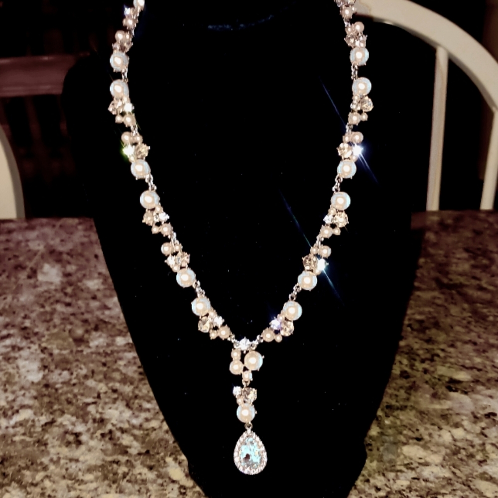 Elegant Rose Gold Pear Shape Necklace NWT
